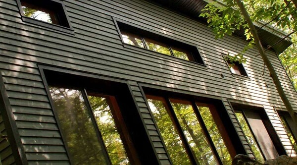 Sự kết hợp giữa màu gỗ và kim loại tạo nên không gian hoàn toàn mới mẻ