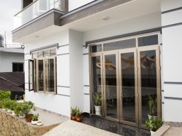 Cửa nhôm Long Vân màu Cát sang trọng với kiến trúc hiện đại
