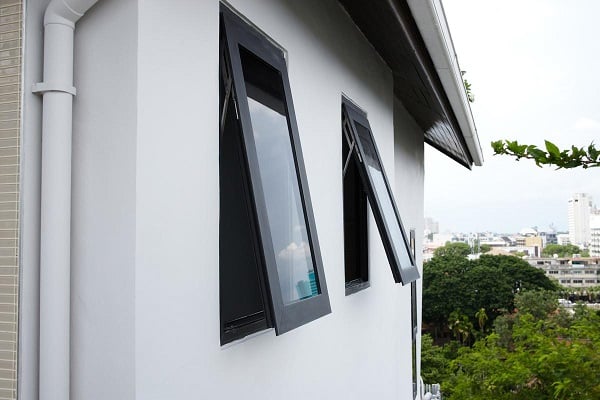 Cửa sổ nhôm hất là một giải pháp tối ưu cho việc kiểm soát lưu thông không khí và ánh sáng